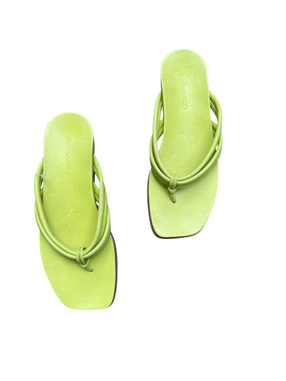 Bernardo Lime Green Leather Strappy Thong Sandals Size 8 NWOT Resortwear Summer